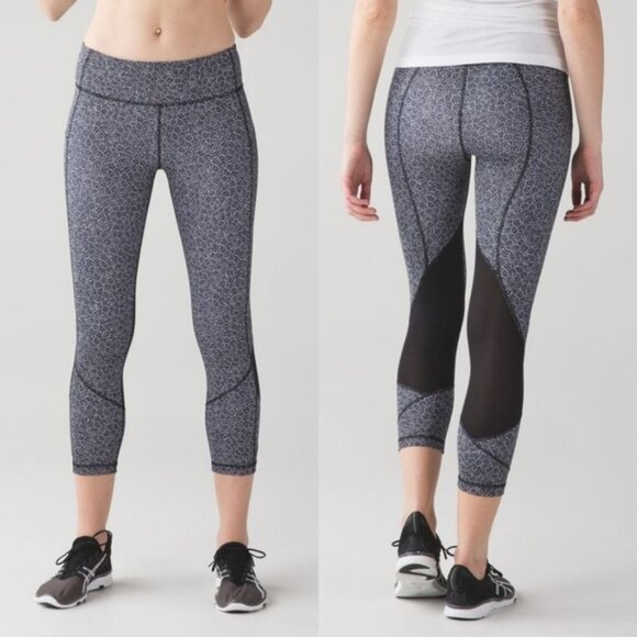 lululemon athletica Pants - Lululemon Pace Rival Crop Freckle Flower Black White/Black size 4